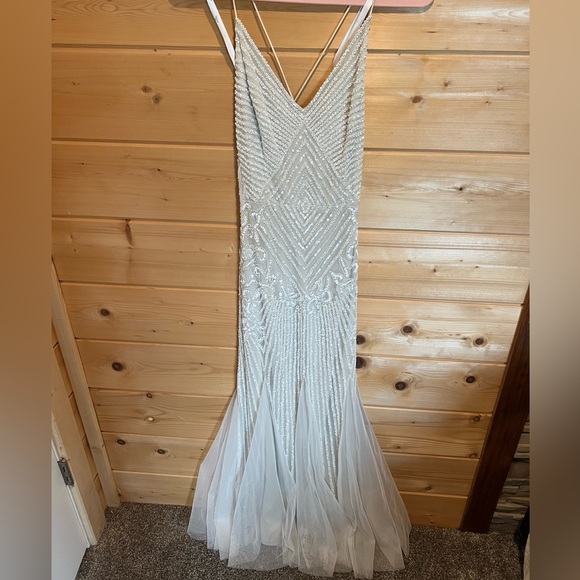 Elegant White Evening Gown - Picture 3 of 9